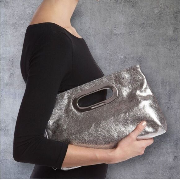 Michael Kors BERKLEY CLUTCH Metallic Silver
